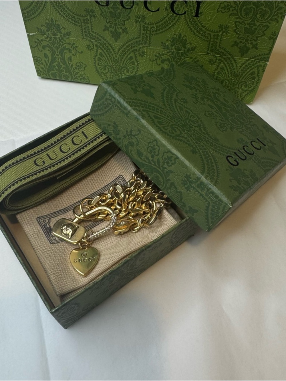 Gucci Gold Chain Bracelet with Round Logo Charm - Picture 5 of 7